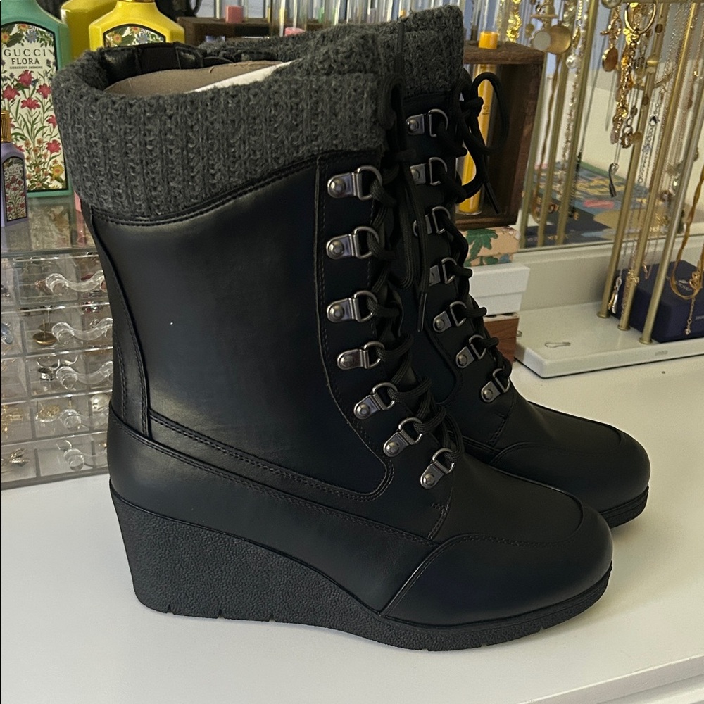 Penningtons Black Wedge Winter Boots size 9WW. New with box.